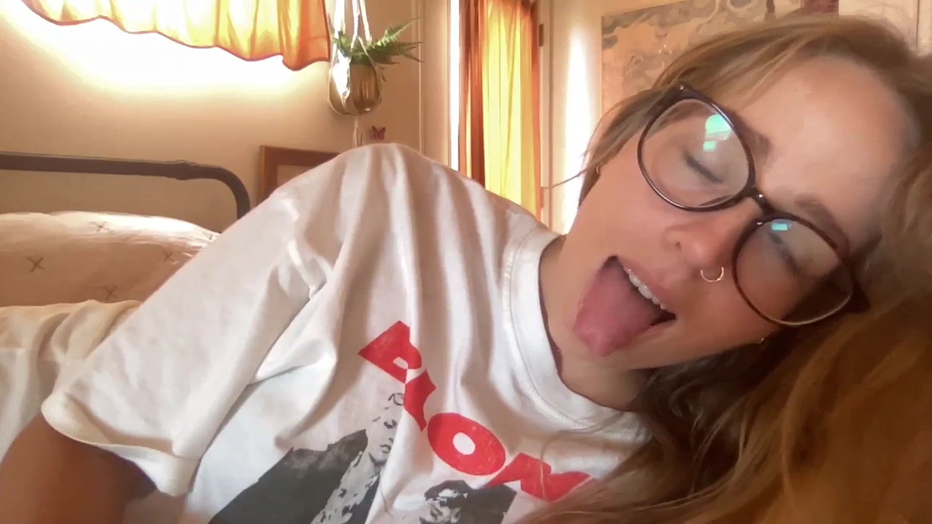 Gallery image thumbnail from PrincessElla_'s myfreecams stream on, 01/03/2024, 23:00 image 17 of 20