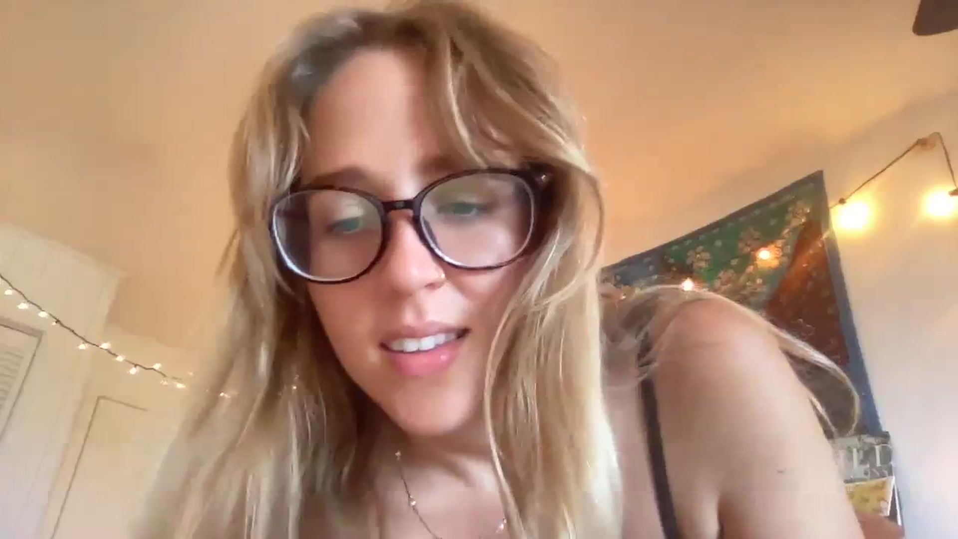 Gallery image thumbnail from PrincessElla_'s myfreecams stream on, 01/03/2024, 23:00 image 3 of 20