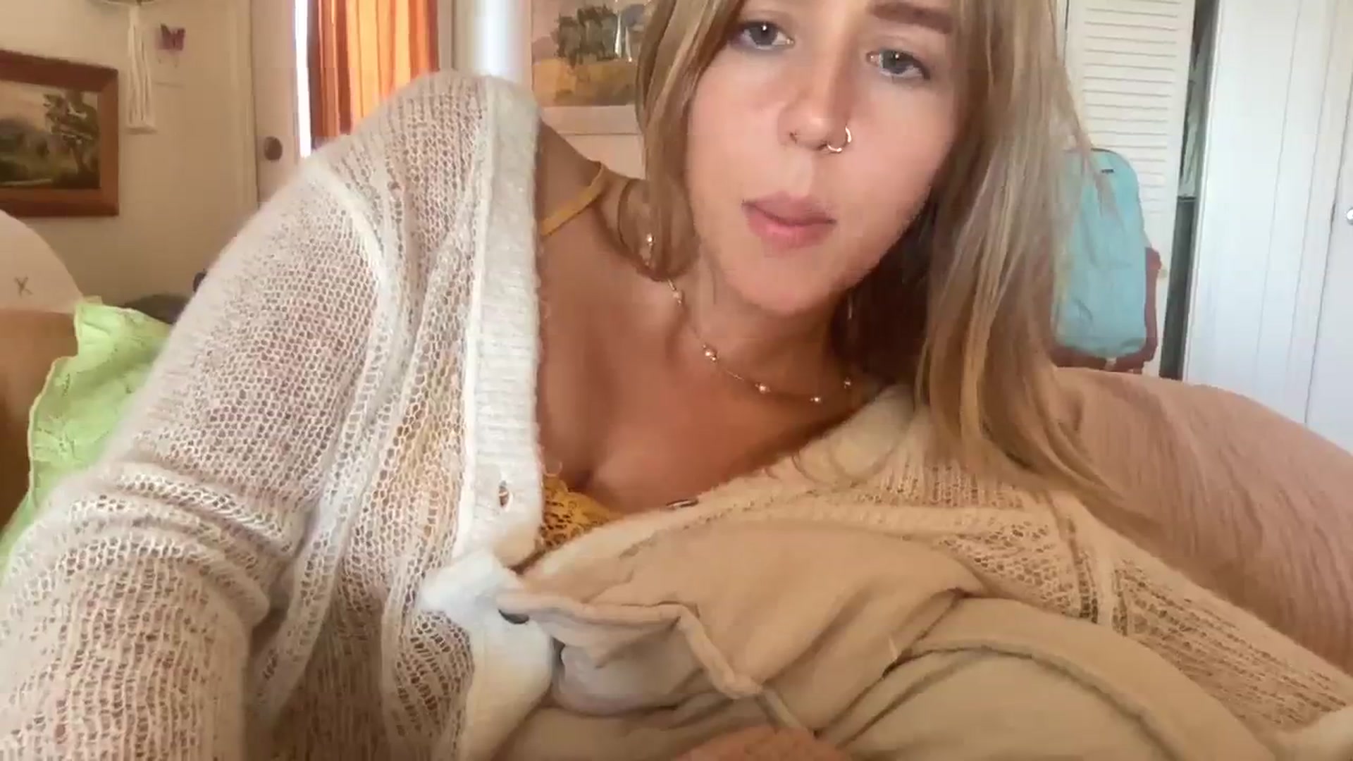 Gallery image thumbnail from PrincessElla_'s myfreecams stream on, 01/06/2024, 01:09 image 9 of 20