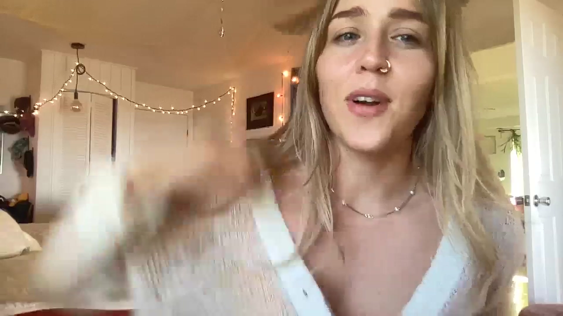 Gallery image thumbnail from PrincessElla_'s myfreecams stream on, 01/06/2024, 01:09 image 16 of 20