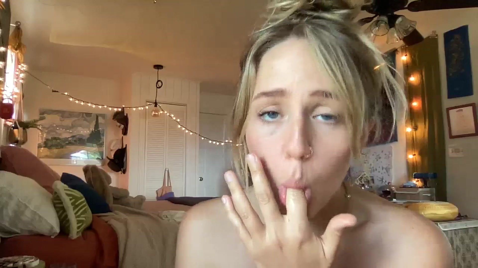 Gallery image thumbnail from PrincessElla_'s myfreecams stream on, 02/27/2024, 22:48 image 10 of 20
