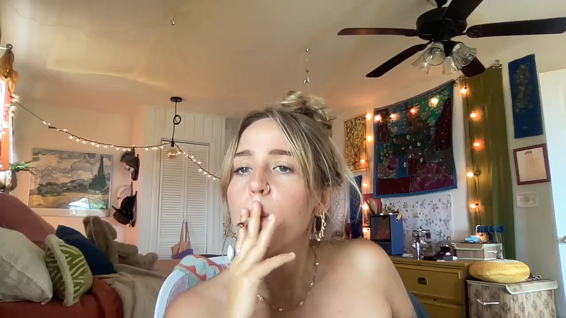 Gallery image thumbnail from PrincessElla_'s myfreecams stream on, 02/27/2024, 23:48 image 4 of 20