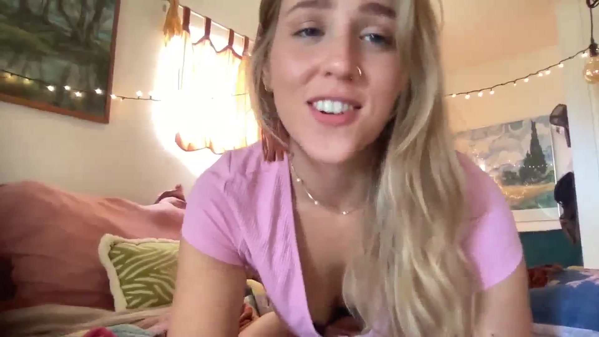 Gallery image thumbnail from PrincessElla_'s myfreecams stream on, 03/06/2024, 22:27 image 15 of 20