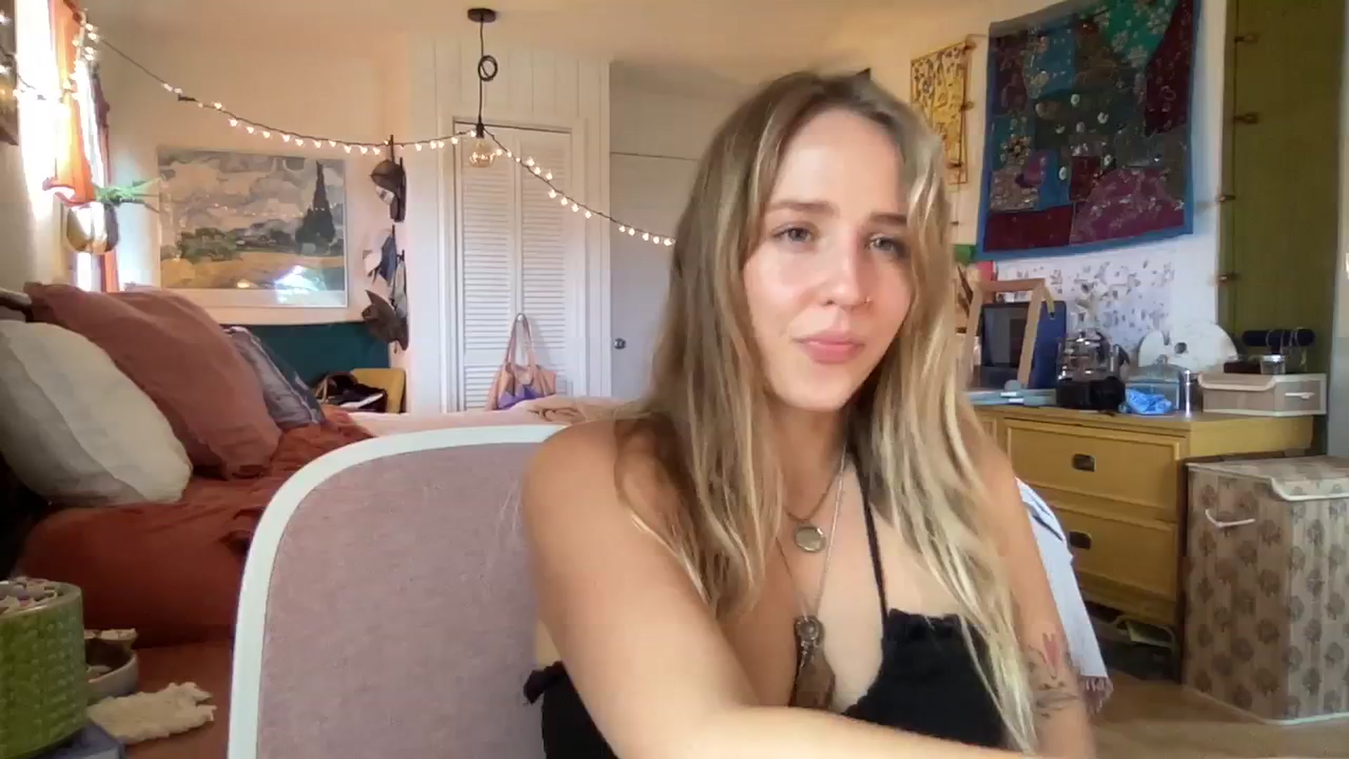 Gallery image thumbnail from PrincessElla_'s myfreecams stream on, 03/13/2024, 22:22 image 1 of 20