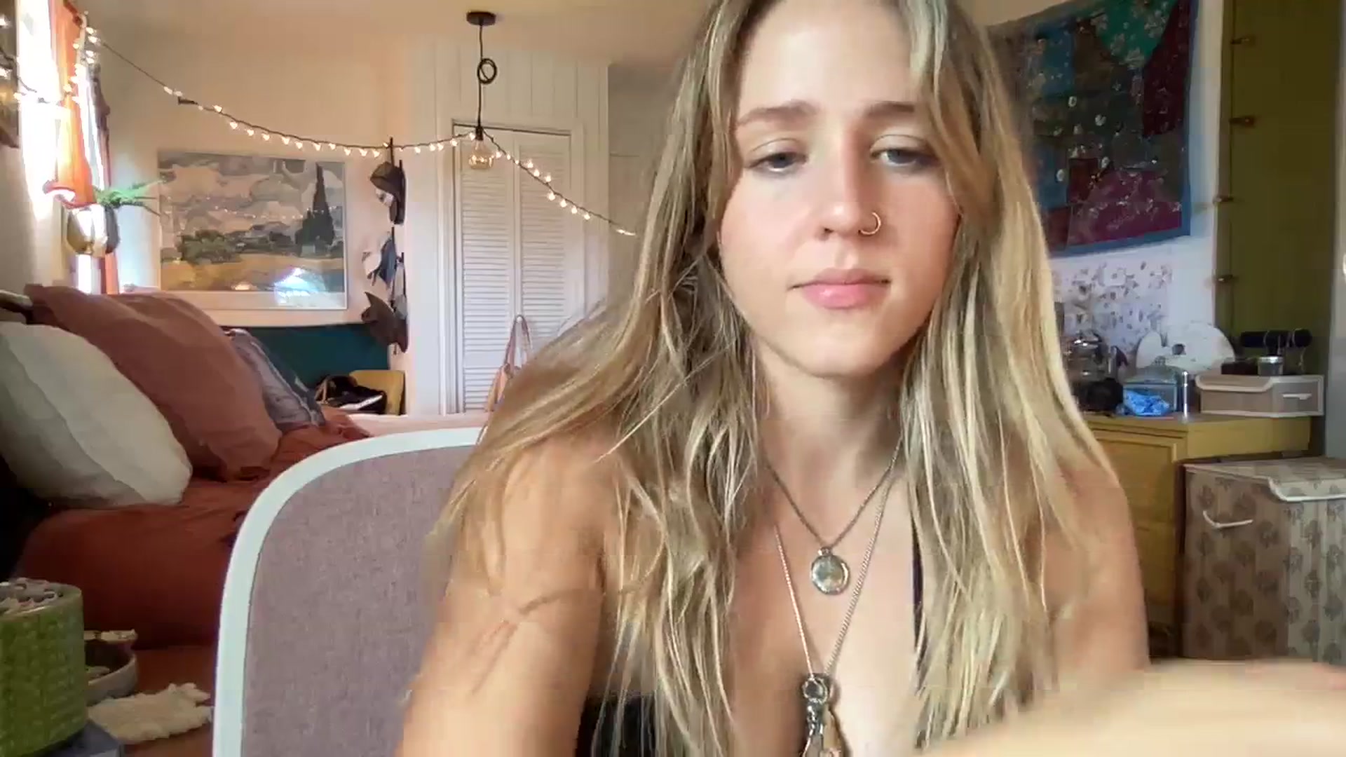 Gallery image thumbnail from PrincessElla_'s myfreecams stream on, 03/13/2024, 22:22 image 4 of 20