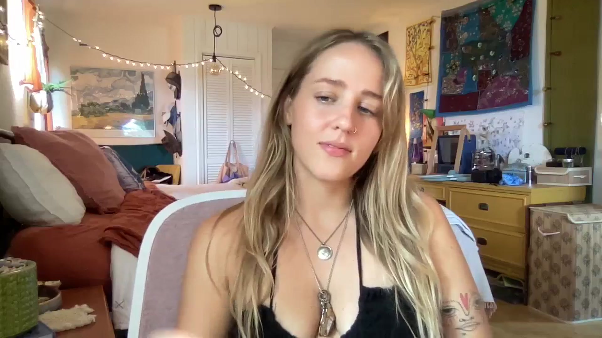 Gallery image thumbnail from PrincessElla_'s myfreecams stream on, 03/13/2024, 22:22 image 2 of 20