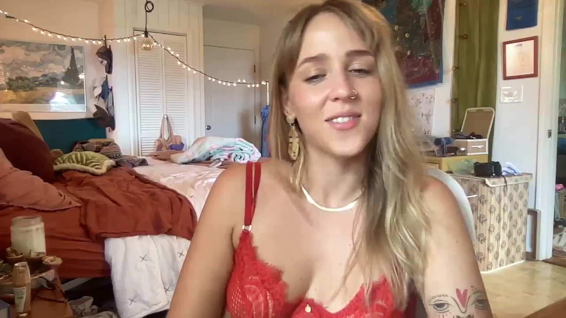 Gallery image thumbnail from PrincessElla_'s myfreecams stream on, 03/19/2024, 24:32 image 14 of 20