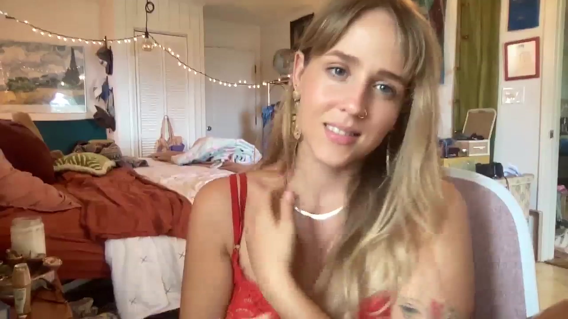 Gallery image thumbnail from PrincessElla_'s myfreecams stream on, 03/19/2024, 24:32 image 16 of 20