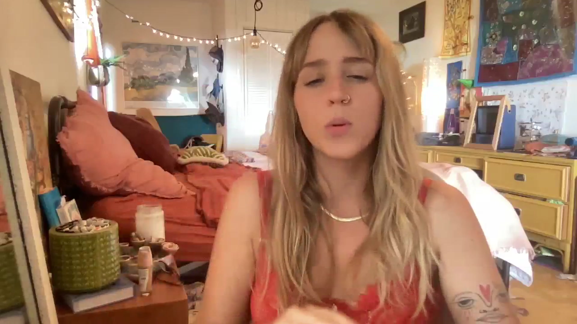 Gallery image thumbnail from PrincessElla_'s myfreecams stream on, 03/19/2024, 02:28 image 19 of 20