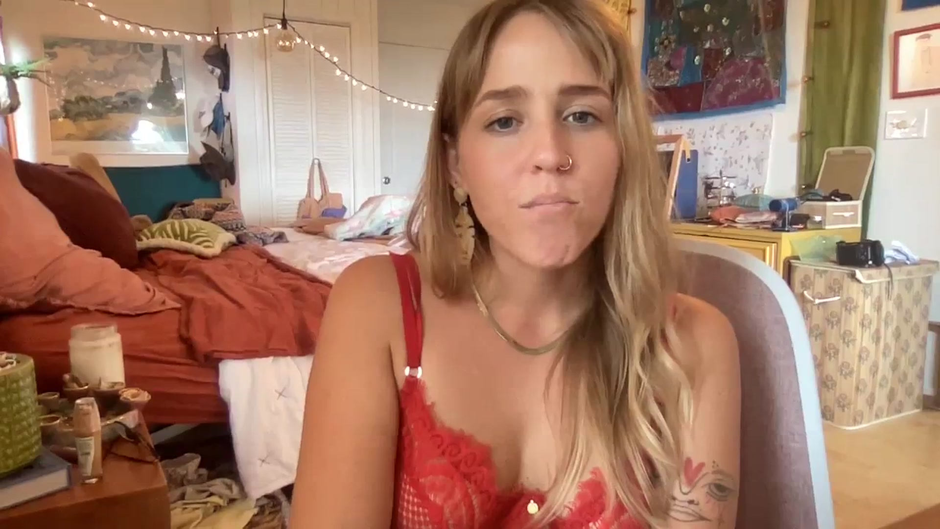 Gallery image thumbnail from PrincessElla_'s myfreecams stream on, 03/19/2024, 02:28 image 4 of 20