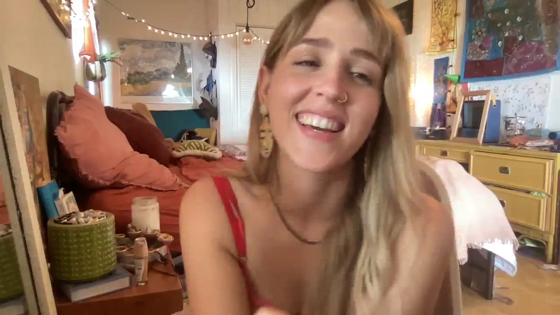 Gallery image thumbnail from PrincessElla_'s myfreecams stream on, 03/19/2024, 02:28 image 18 of 20
