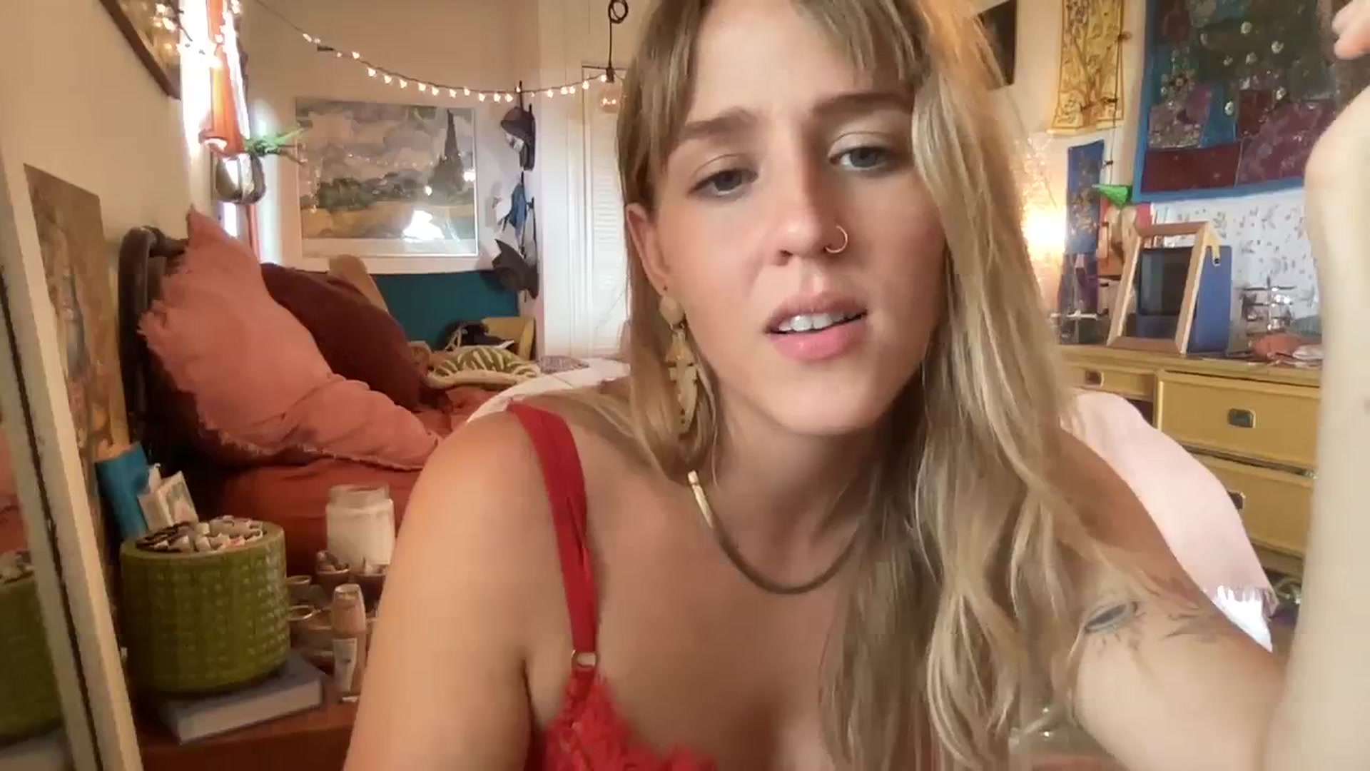 Gallery image thumbnail from PrincessElla_'s myfreecams stream on, 03/19/2024, 02:28 image 17 of 20