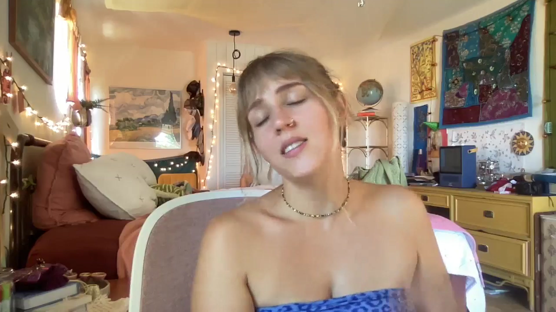 Gallery image thumbnail from PrincessElla_'s myfreecams stream on, 04/17/2024, 24:45 image 5 of 20