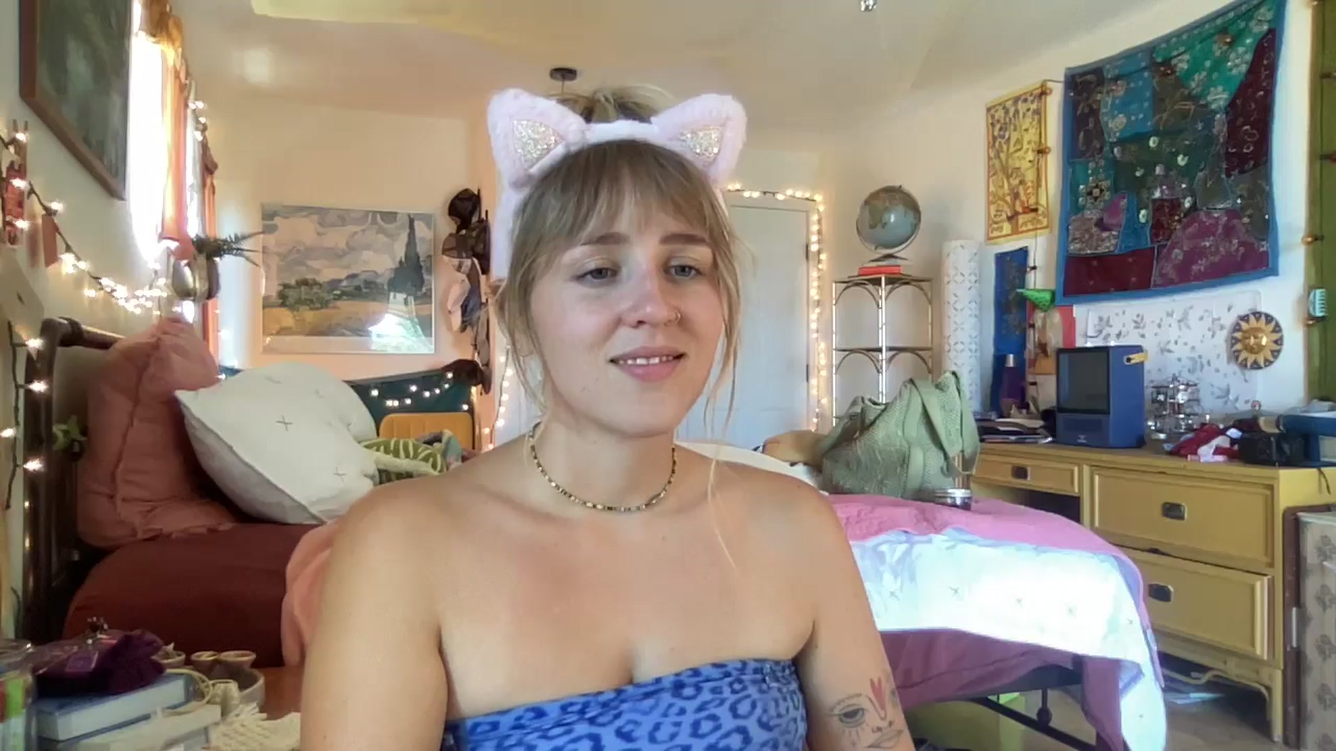 Gallery image thumbnail from PrincessElla_'s myfreecams stream on, 04/17/2024, 24:45 image 16 of 20