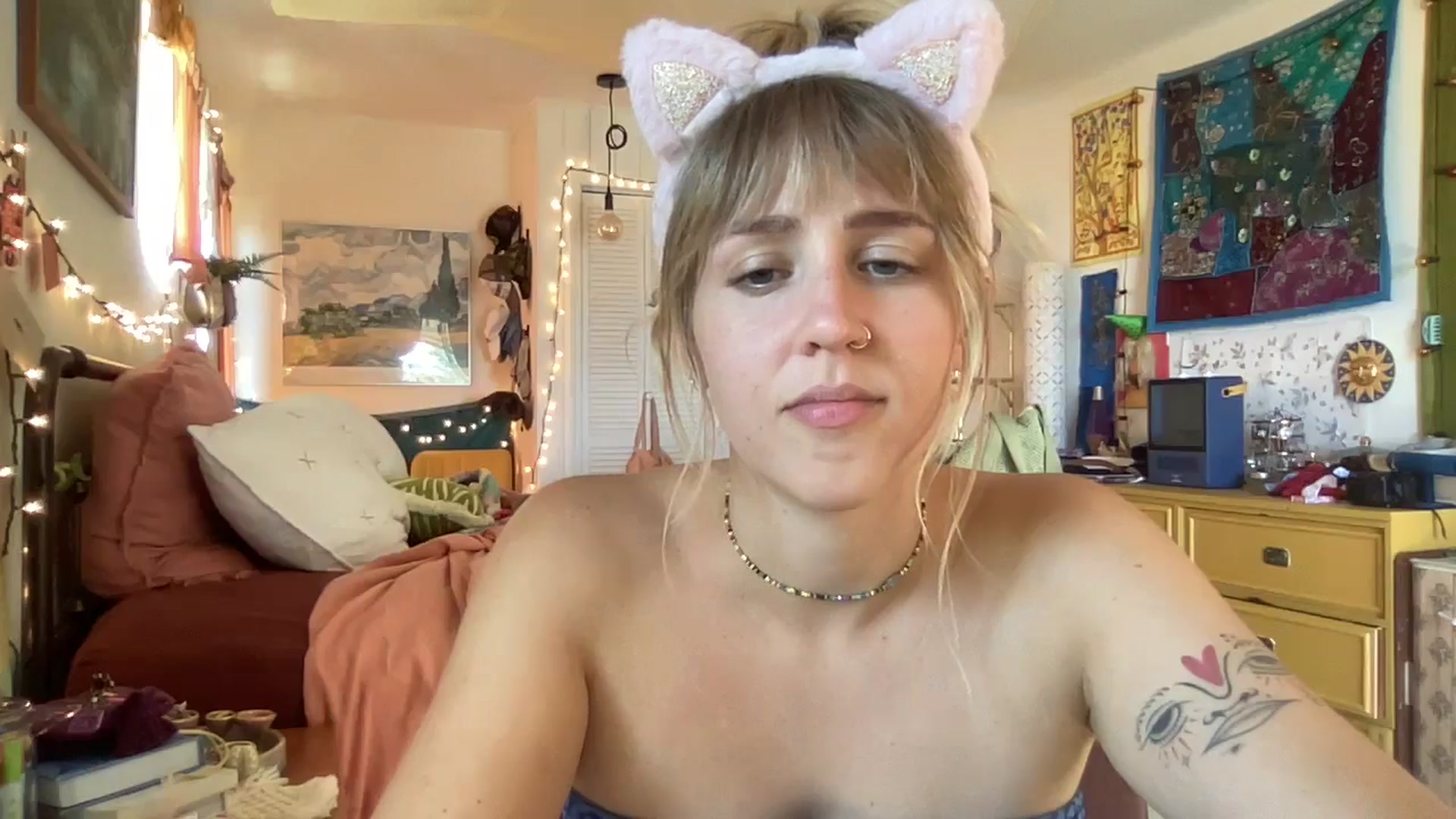 Gallery image thumbnail from PrincessElla_'s myfreecams stream on, 04/17/2024, 24:45 image 17 of 20