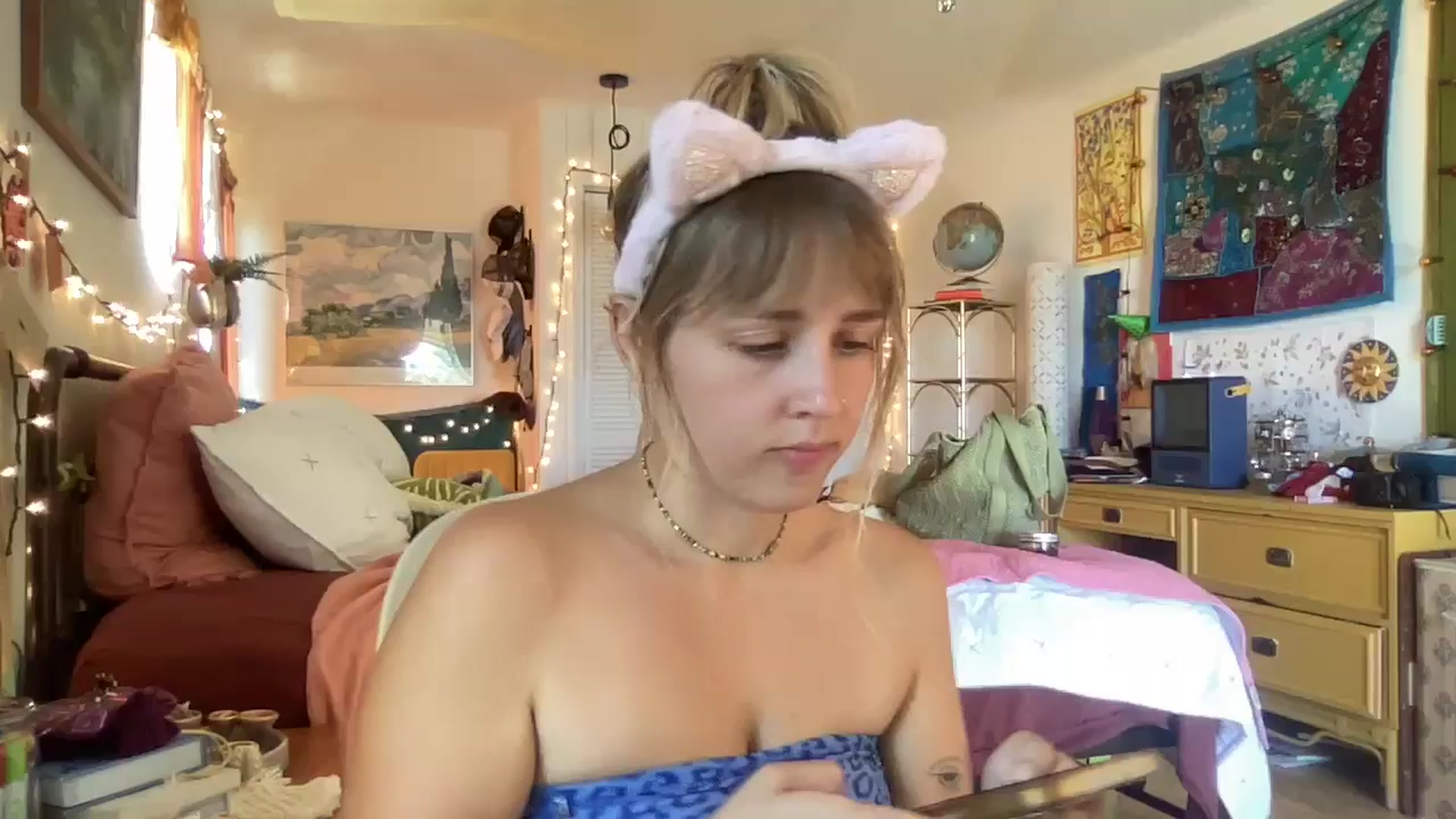 Gallery image thumbnail from PrincessElla_'s myfreecams stream on, 04/17/2024, 24:45 image 14 of 20