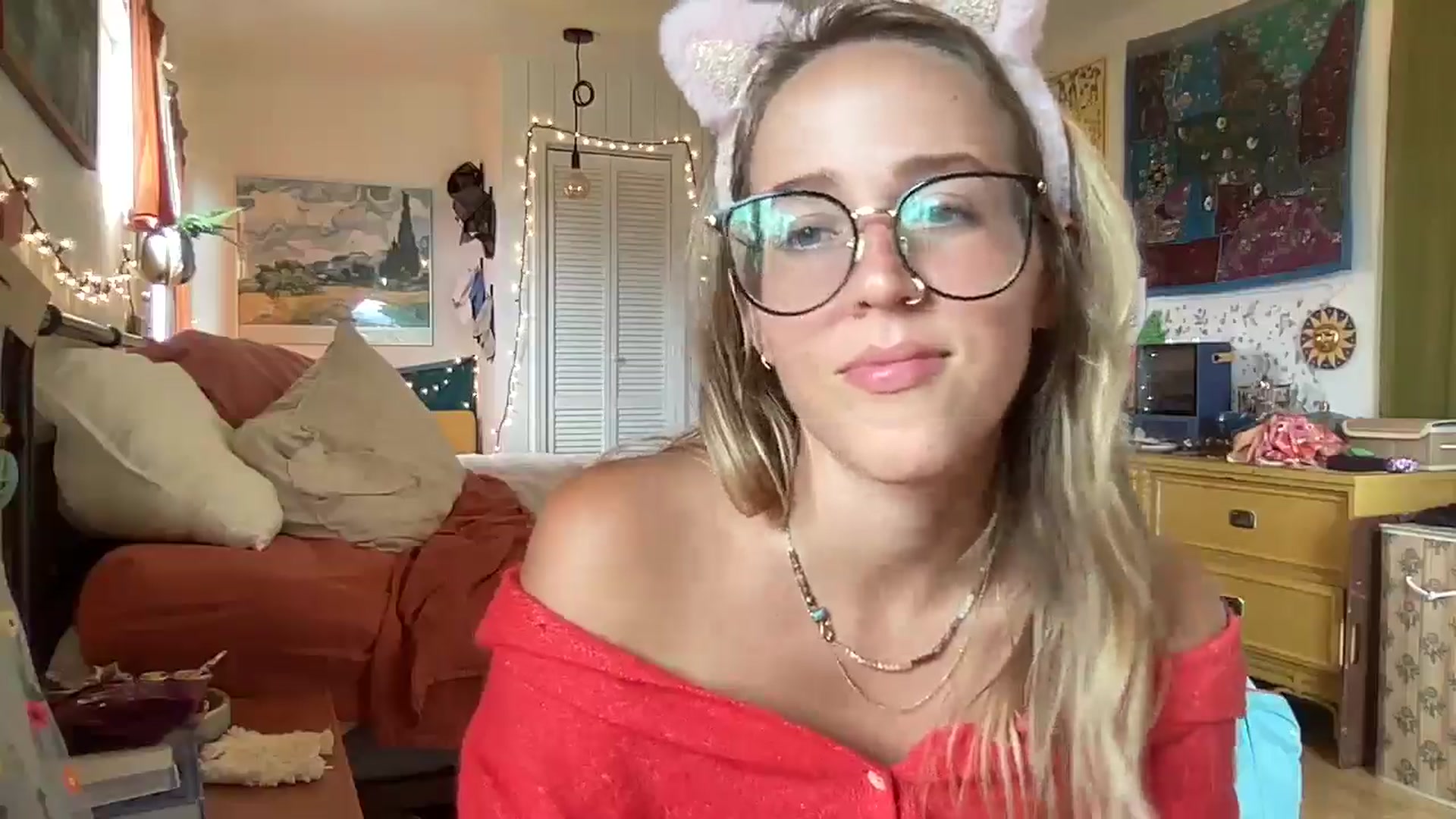 Gallery image thumbnail from PrincessElla_'s myfreecams stream on, 05/24/2024, 24:21 image 18 of 20
