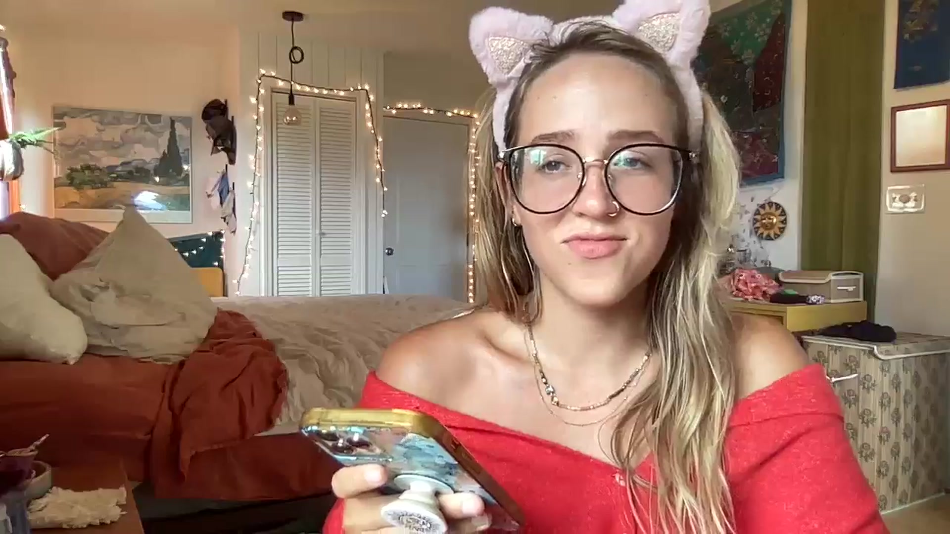 Gallery image thumbnail from PrincessElla_'s myfreecams stream on, 05/24/2024, 24:21 image 15 of 20