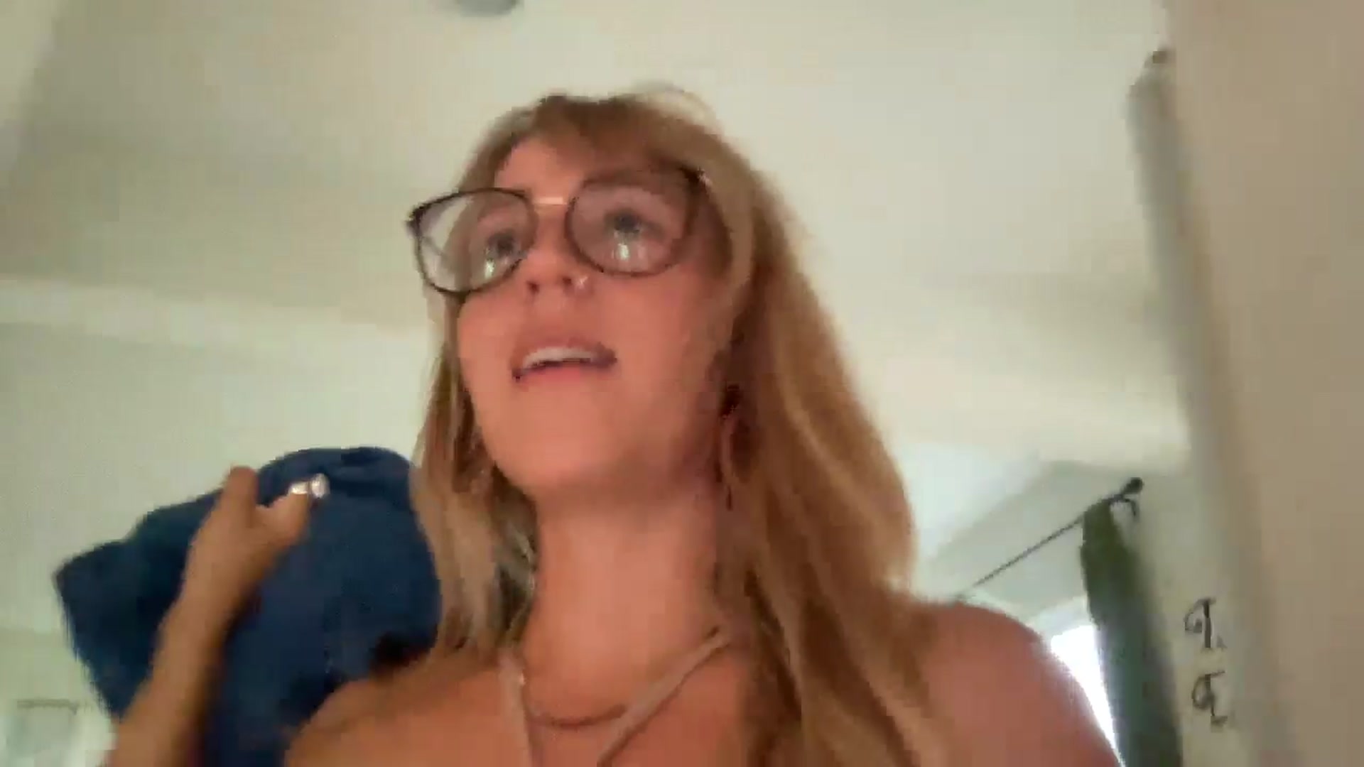 Gallery image thumbnail from PrincessElla_'s myfreecams stream on, 06/08/2024, 02:53 image 4 of 20