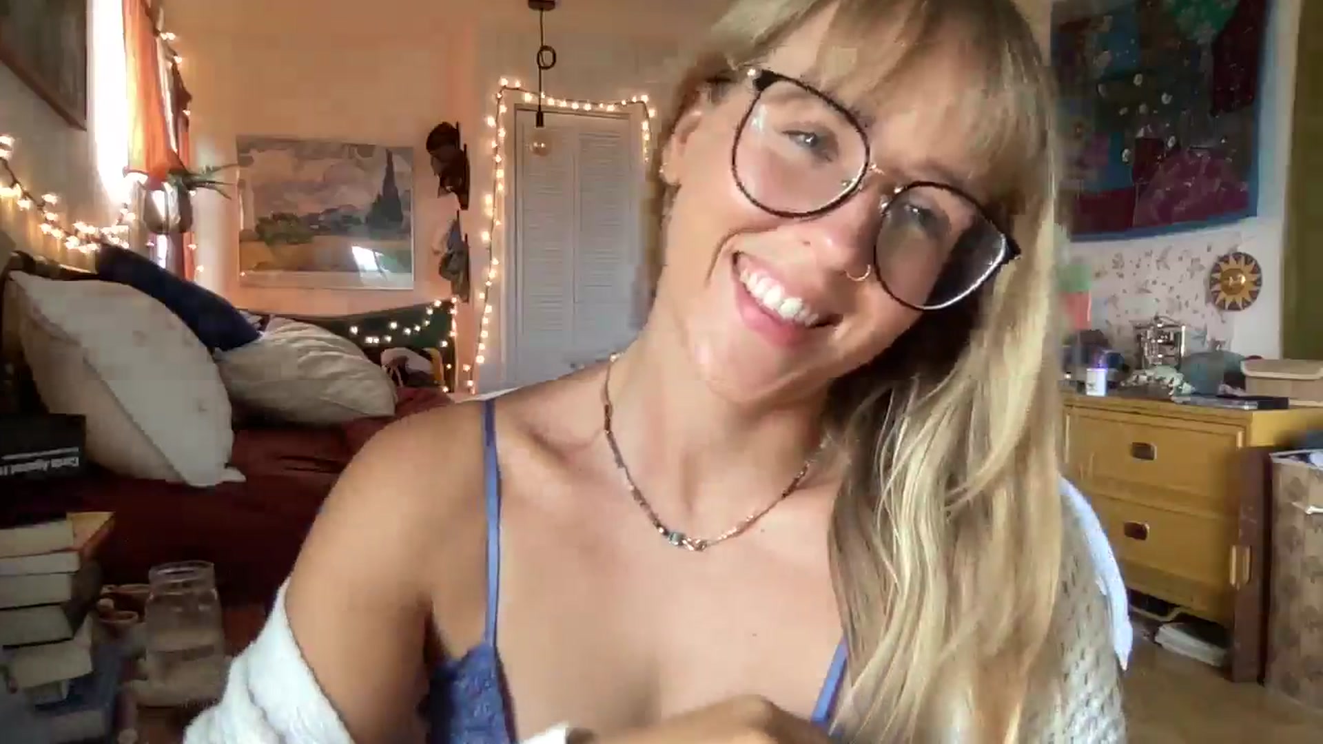 Gallery image thumbnail from PrincessElla_'s myfreecams stream on, 06/15/2024, 19:40 image 13 of 20