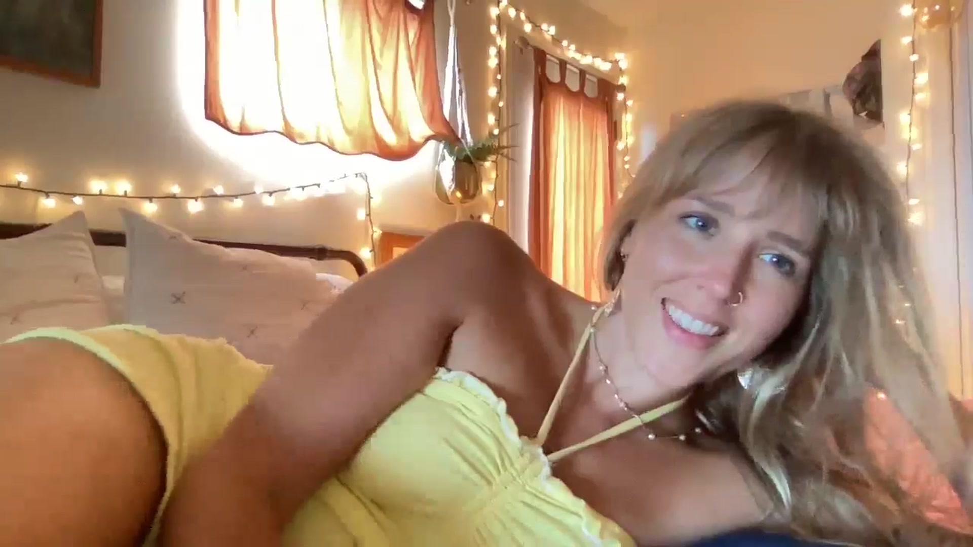 Gallery image thumbnail from PrincessElla_'s myfreecams stream on, 06/28/2024, 20:35 image 8 of 20