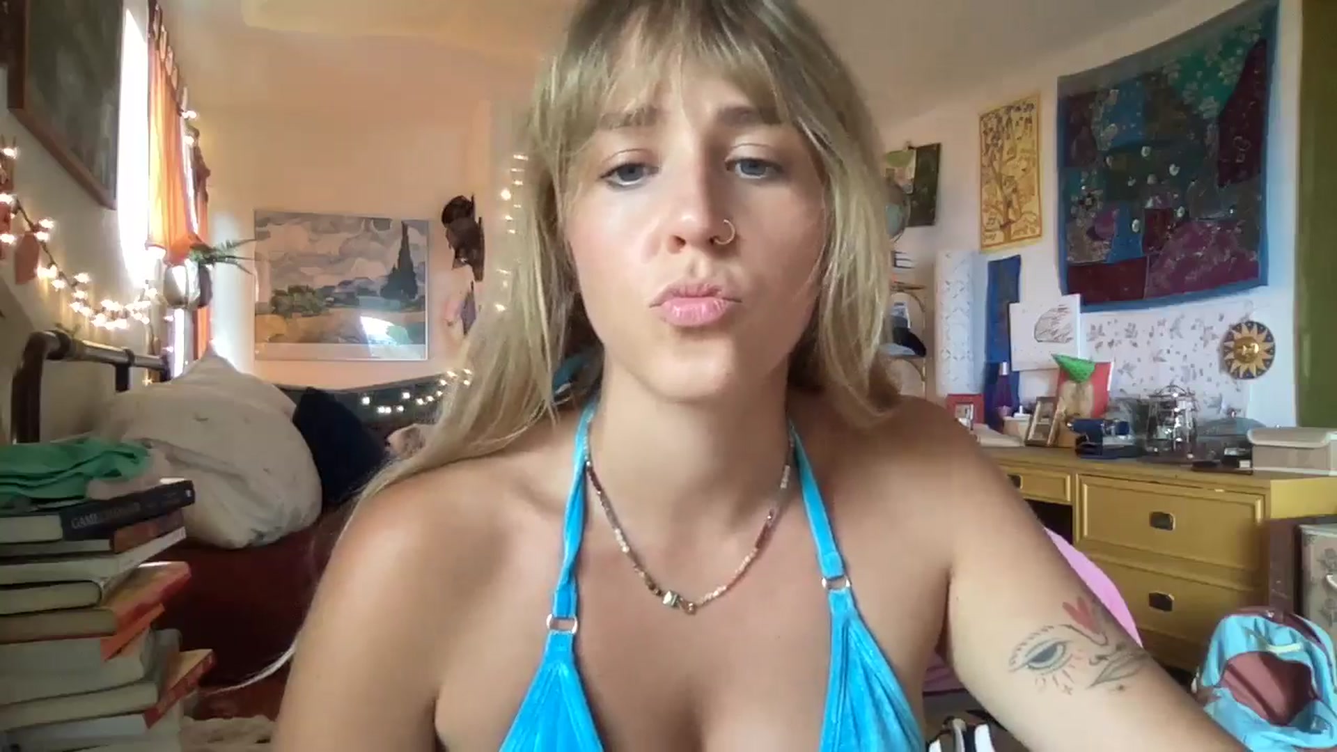 Gallery image thumbnail from PrincessElla_'s myfreecams stream on, 07/01/2024, 22:43 image 10 of 20