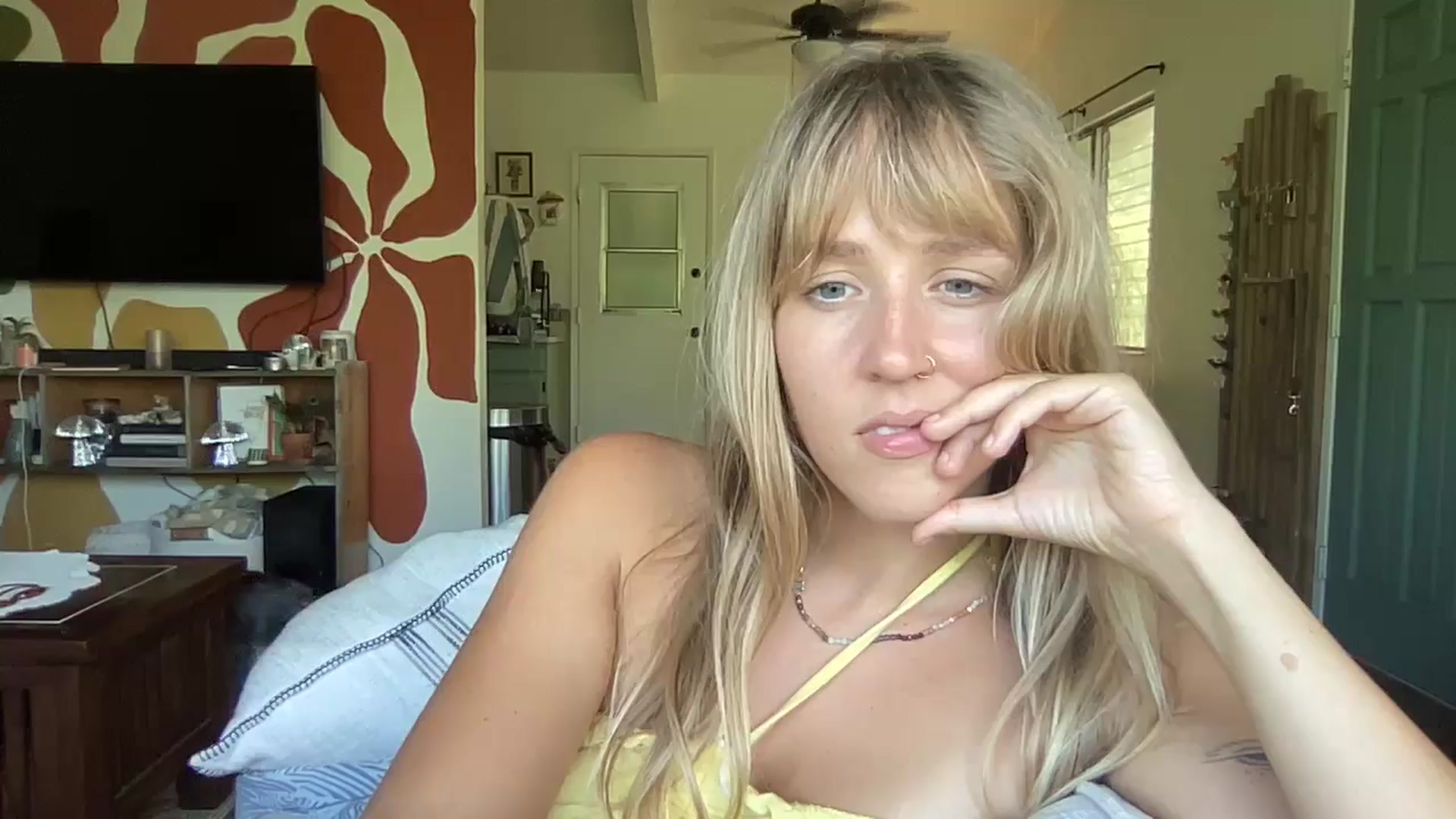 Gallery image thumbnail from PrincessElla_'s myfreecams stream on, 07/05/2024, 23:33 image 1 of 20