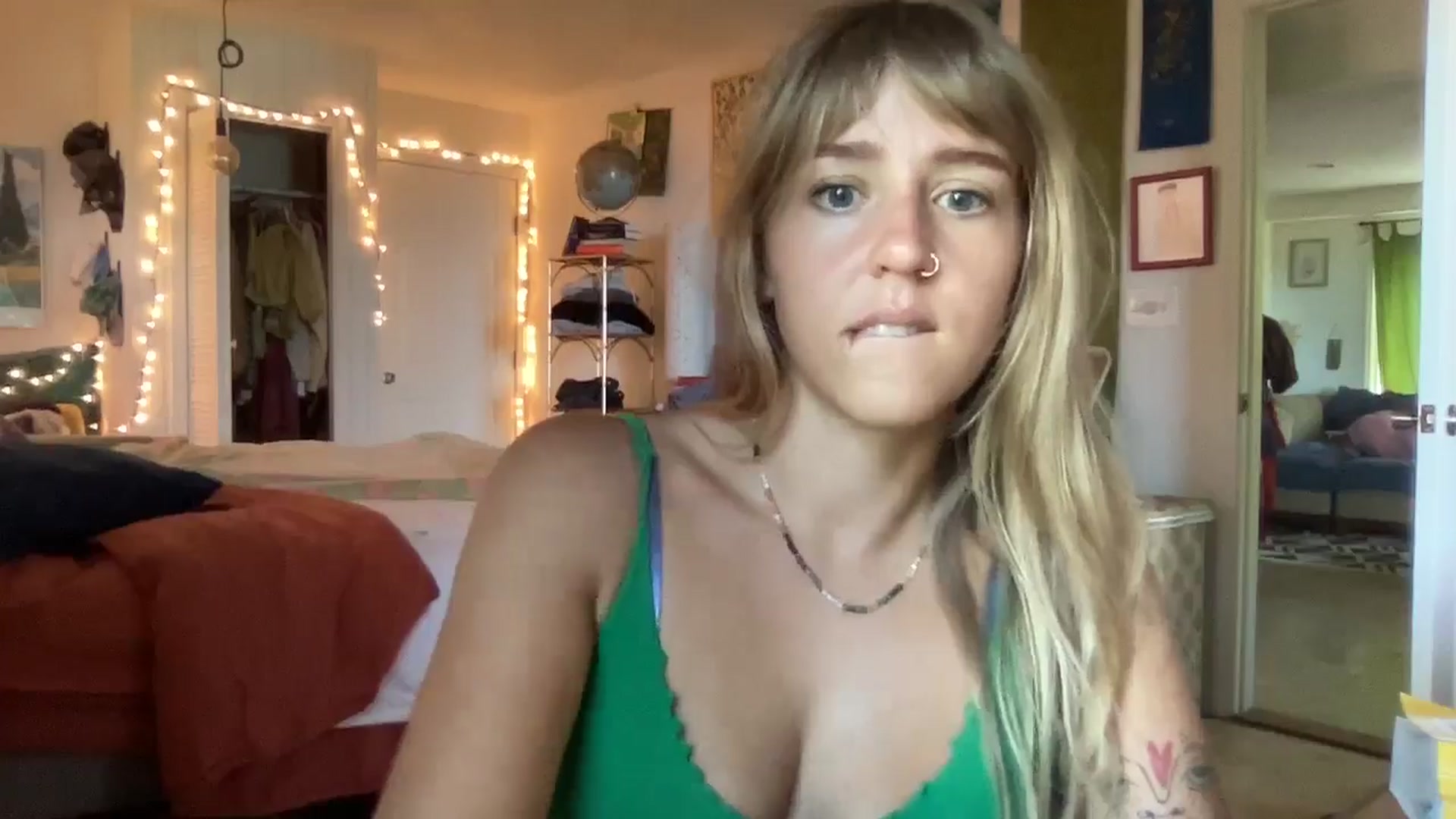 Gallery image thumbnail from PrincessElla_'s myfreecams stream on, 07/18/2024, 19:31 image 9 of 20