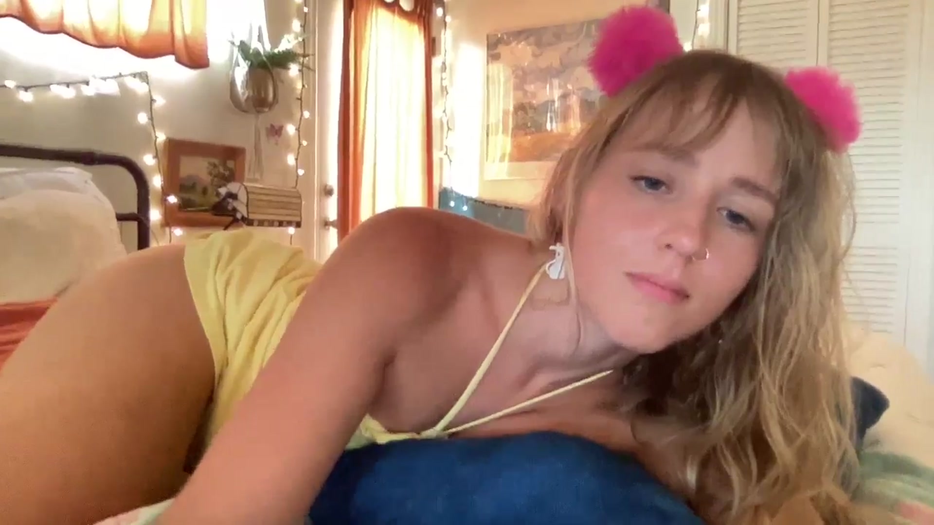 Gallery image thumbnail from PrincessElla_'s myfreecams stream on, 07/23/2024, 05:16 image 8 of 20