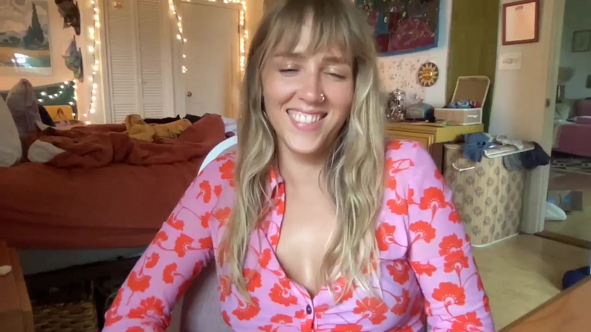 Gallery image thumbnail from PrincessElla_'s myfreecams stream on, 08/07/2024, 01:01 image 3 of 20