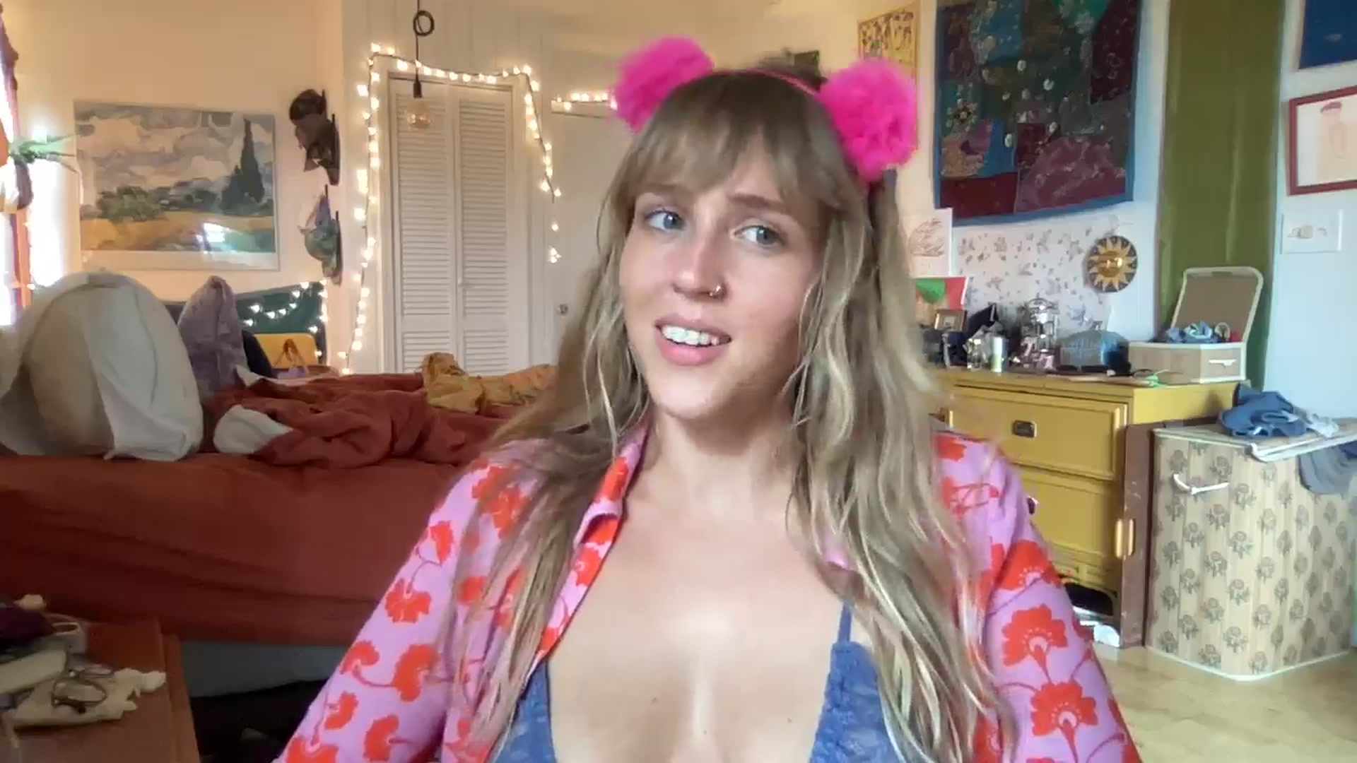 Gallery image thumbnail from PrincessElla_'s myfreecams stream on, 08/07/2024, 02:42 image 14 of 20