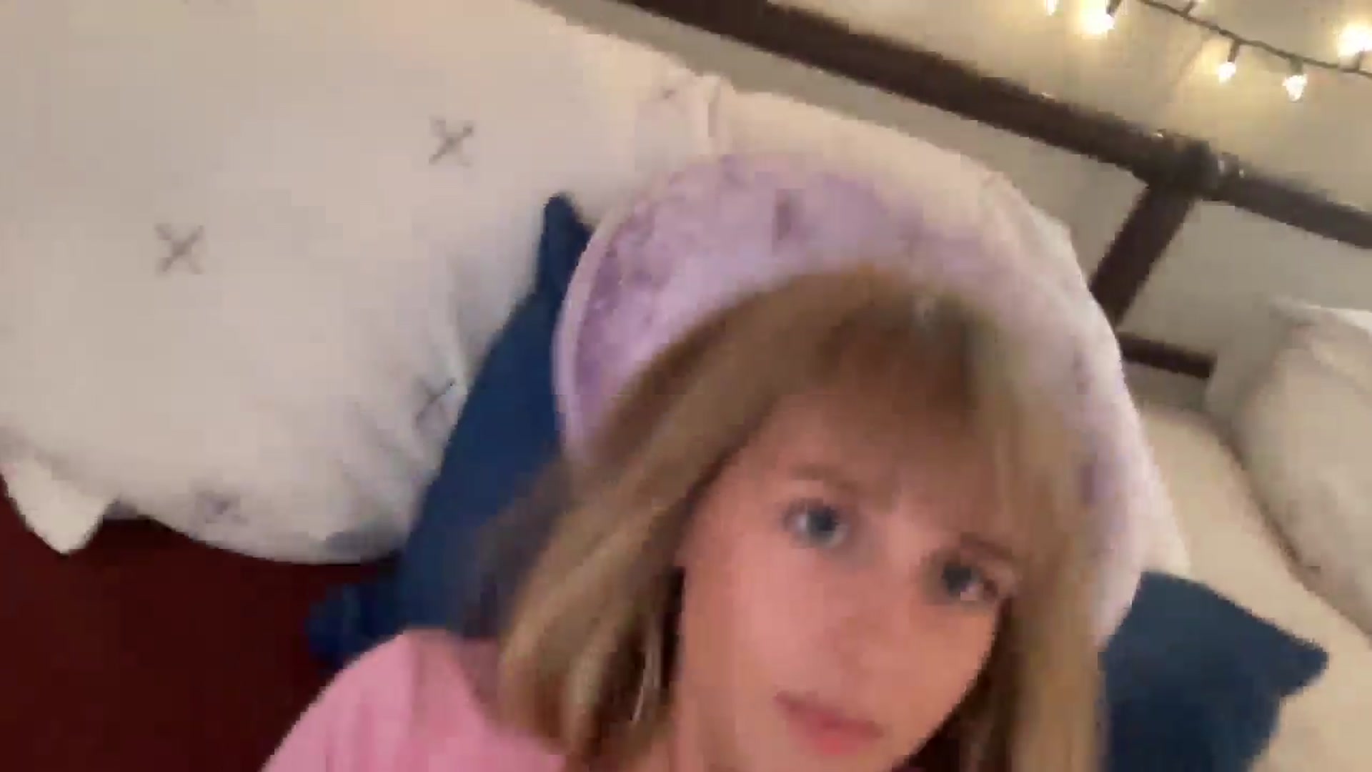 Gallery image thumbnail from PrincessElla_'s myfreecams stream on, 08/11/2024, 24:01 image 11 of 20