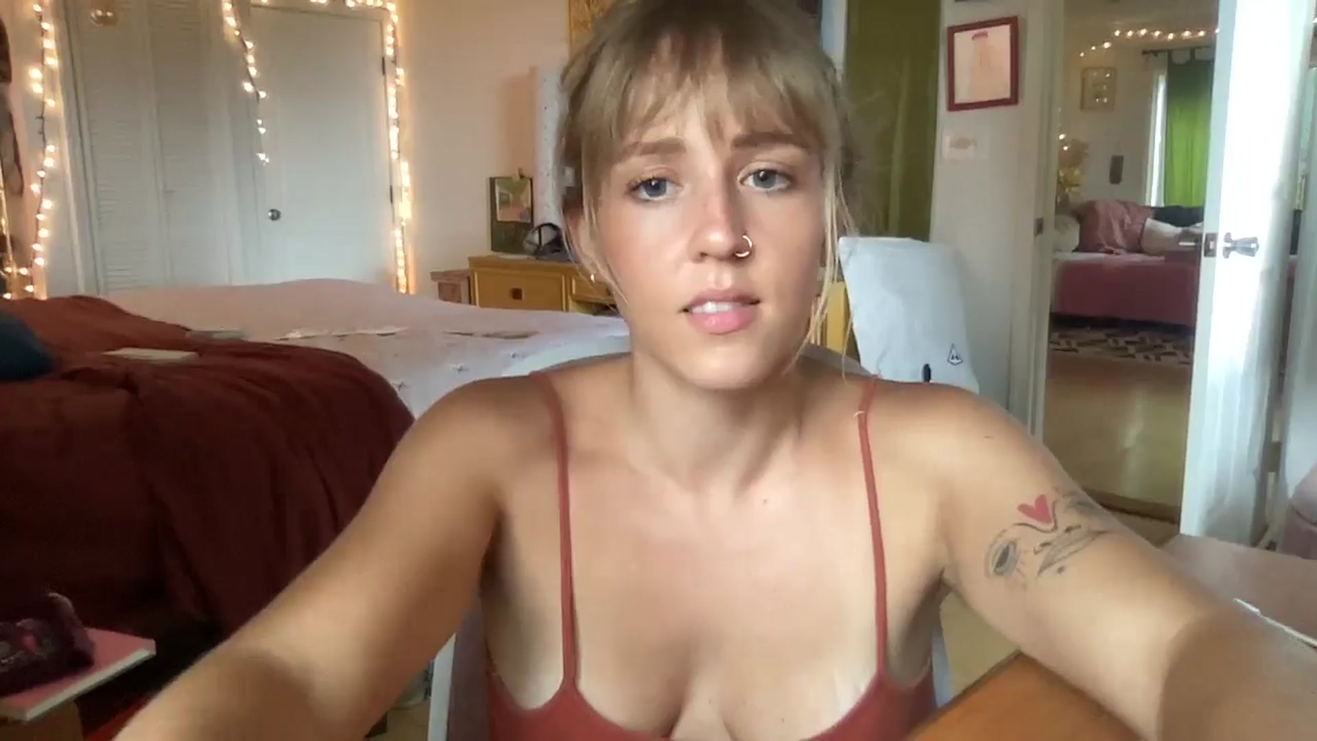 Gallery image thumbnail from PrincessElla_'s myfreecams stream on, 08/14/2024, 24:21 image 13 of 20