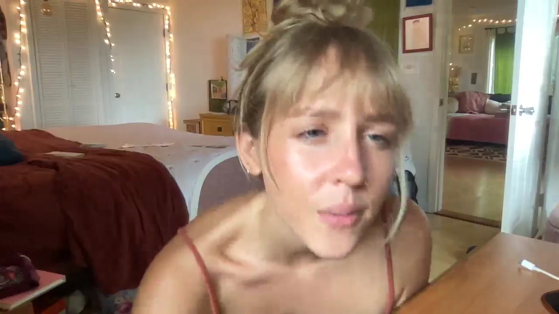 Gallery image thumbnail from PrincessElla_'s myfreecams stream on, 08/14/2024, 24:21 image 15 of 20