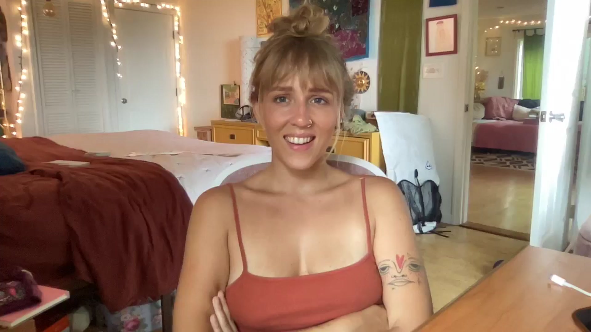 Gallery image thumbnail from PrincessElla_'s myfreecams stream on, 08/14/2024, 24:21 image 16 of 20