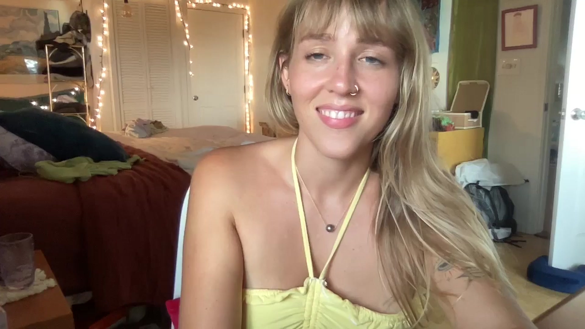 Gallery image thumbnail from PrincessElla_'s myfreecams stream on, 08/15/2024, 04:07 image 4 of 20