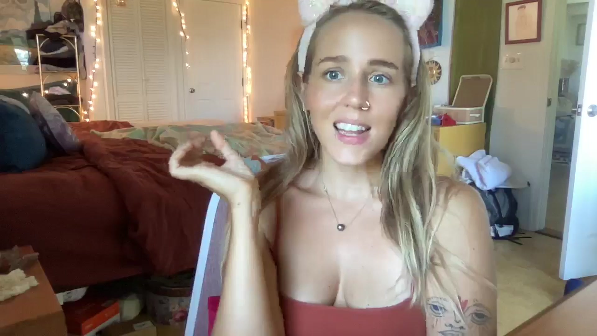 Gallery image thumbnail from PrincessElla_'s myfreecams stream on, 08/15/2024, 22:20 image 10 of 20