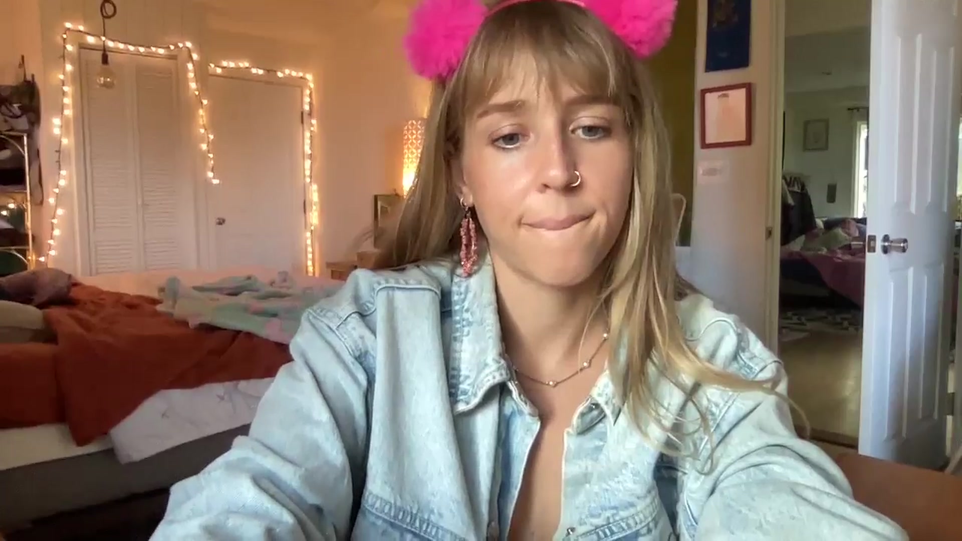 Gallery image thumbnail from PrincessElla_'s myfreecams stream on, 08/22/2024, 22:29 image 10 of 20