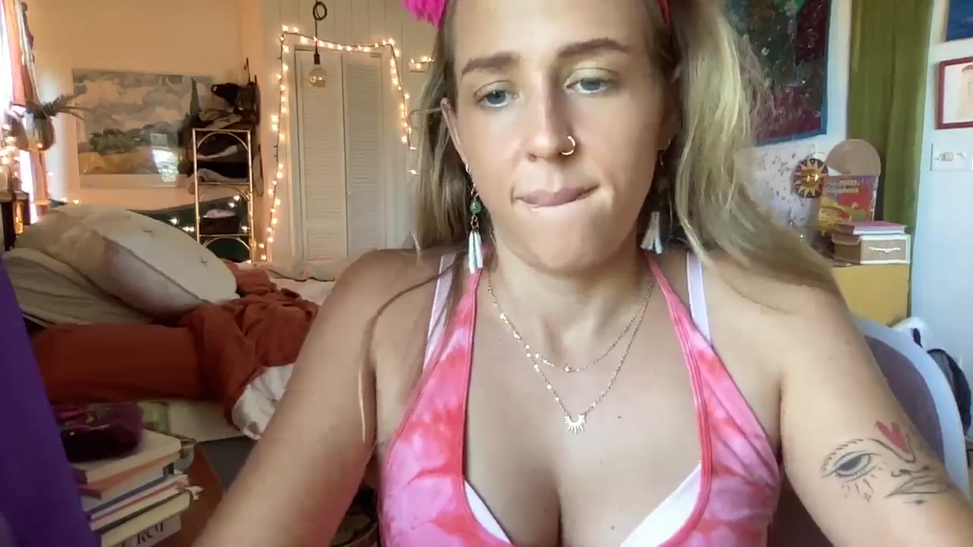 Gallery image thumbnail from PrincessElla_'s myfreecams stream on, 08/28/2024, 23:49 image 11 of 20