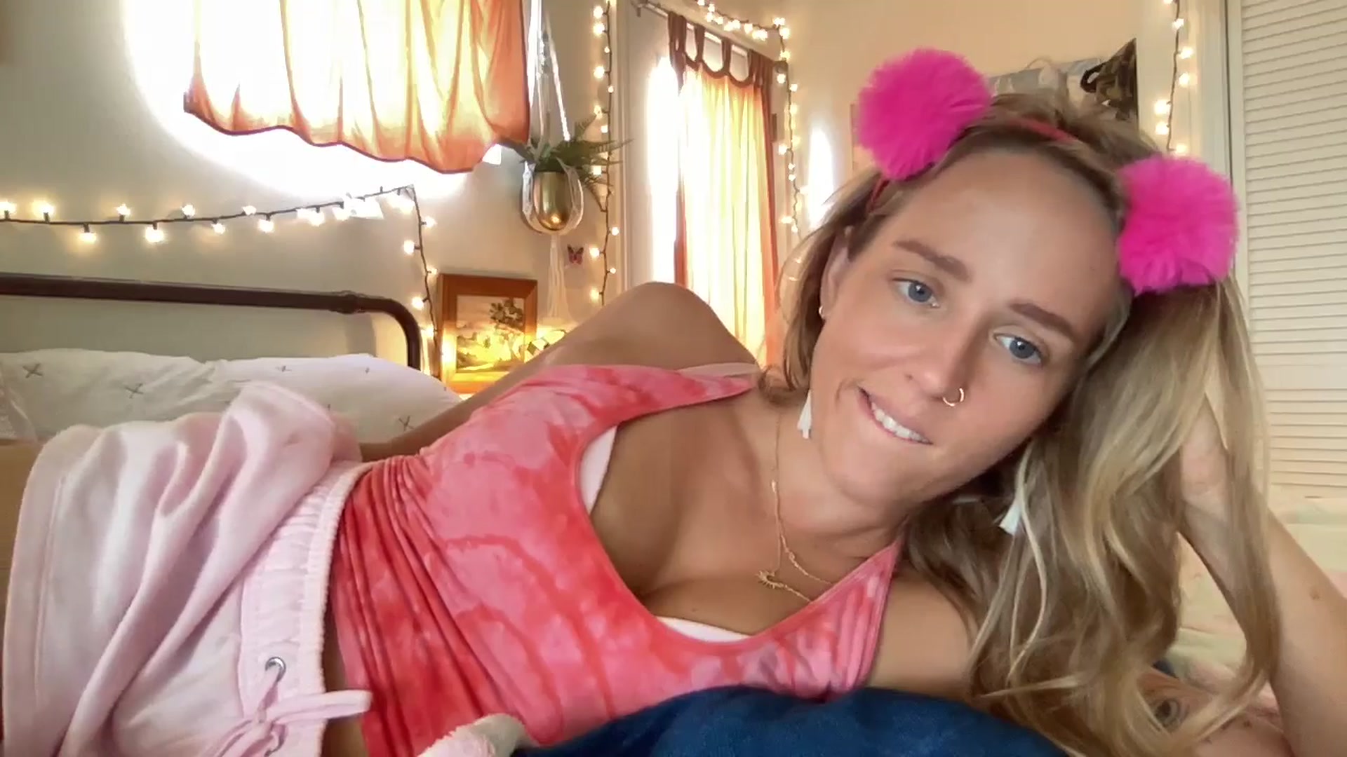 Gallery image thumbnail from PrincessElla_'s myfreecams stream on, 08/29/2024, 24:24 image 19 of 20