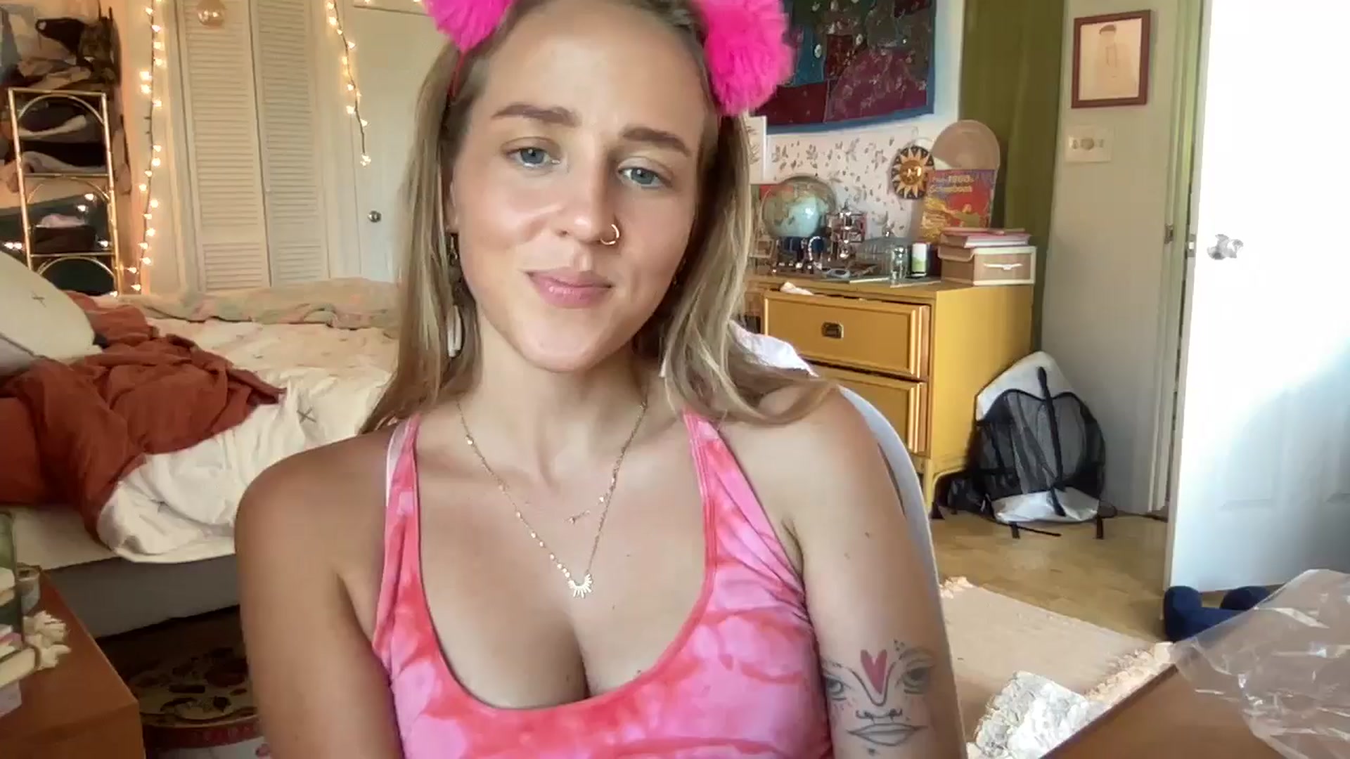Gallery image thumbnail from PrincessElla_'s myfreecams stream on, 08/29/2024, 24:24 image 4 of 20