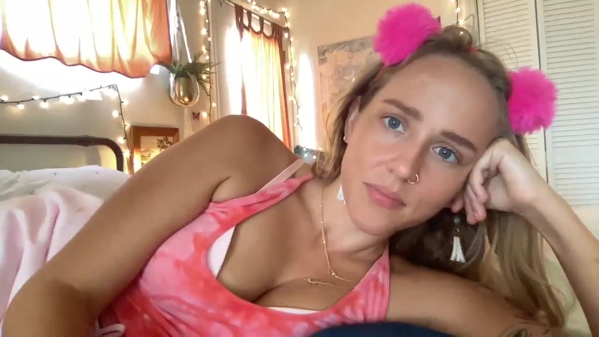 Gallery image thumbnail from PrincessElla_'s myfreecams stream on, 08/29/2024, 24:24 image 16 of 20