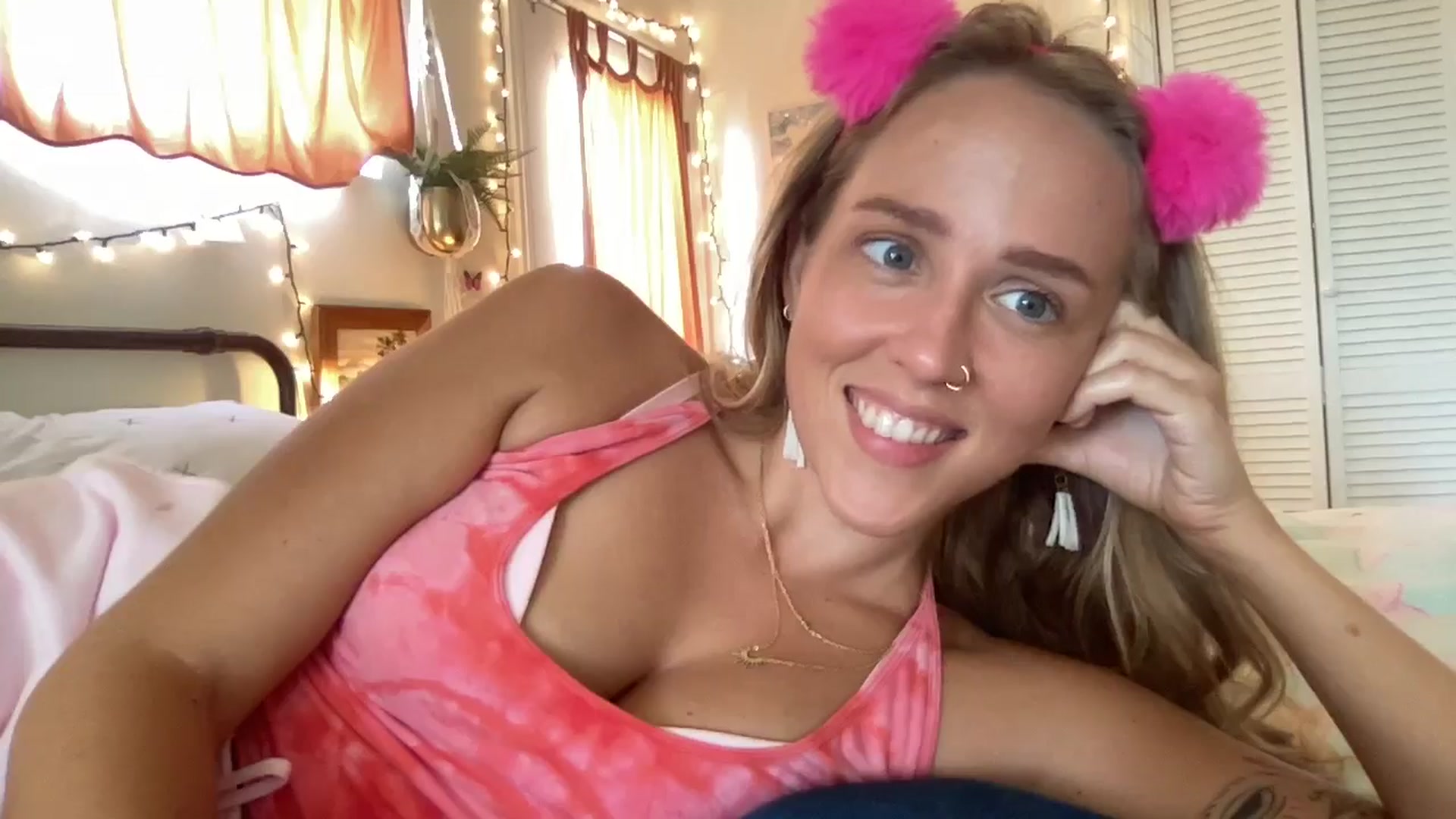 Gallery image thumbnail from PrincessElla_'s myfreecams stream on, 08/29/2024, 24:24 image 12 of 20