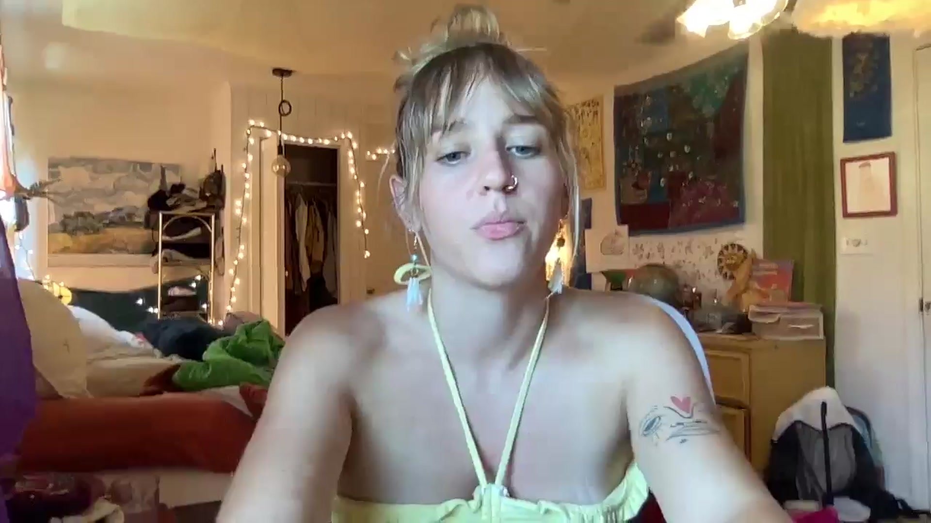 Gallery image thumbnail from PrincessElla_'s myfreecams stream on, 09/07/2024, 24:44 image 18 of 20