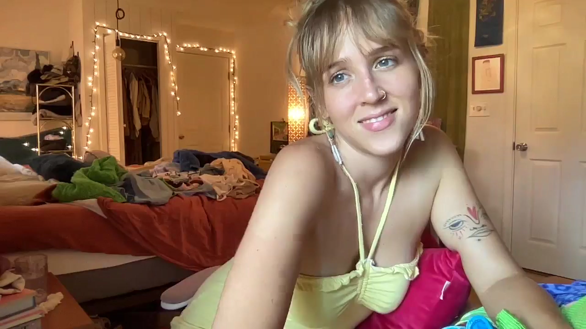 Gallery image thumbnail from PrincessElla_'s myfreecams stream on, 09/07/2024, 24:44 image 5 of 20