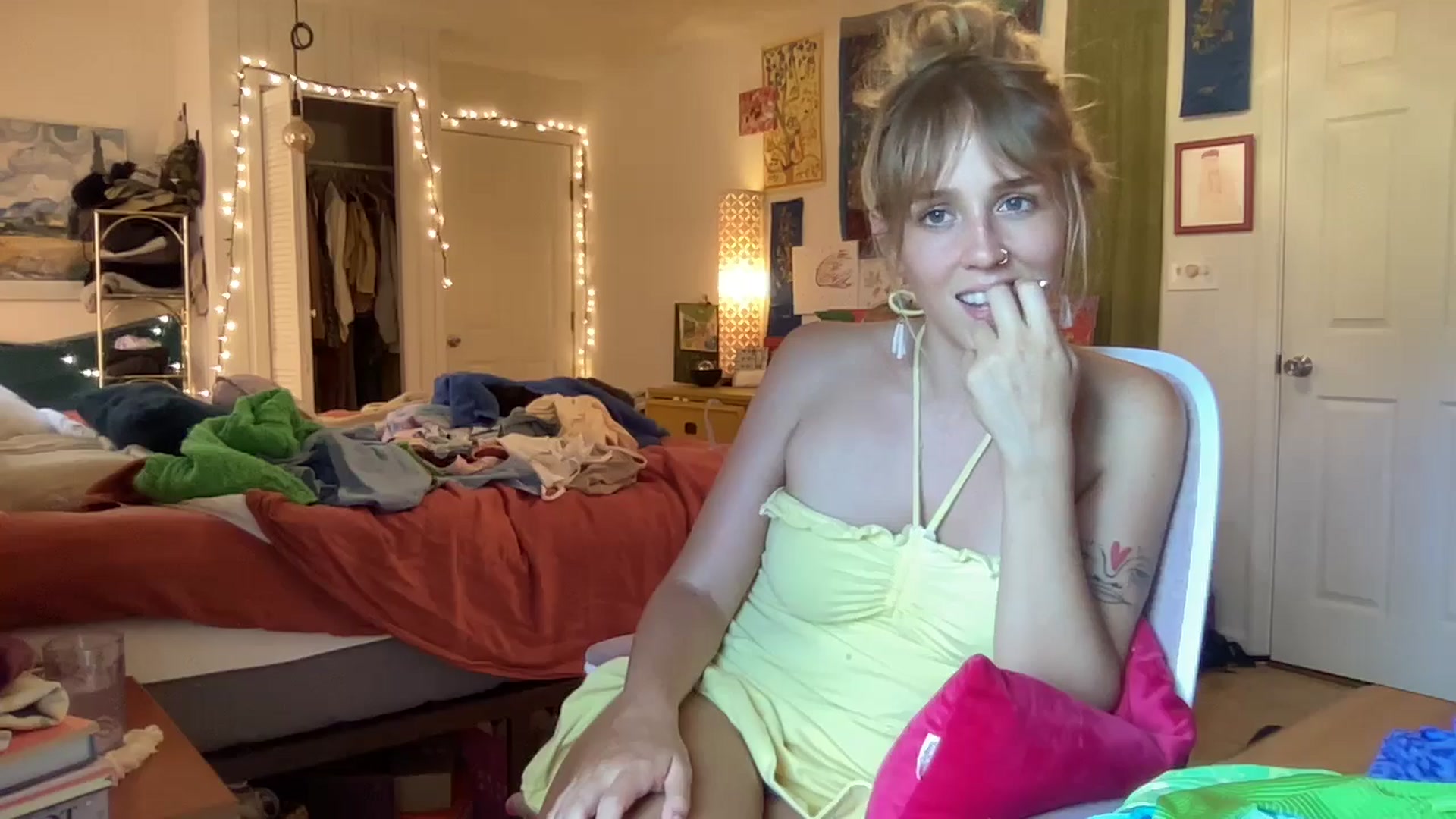 Gallery image thumbnail from PrincessElla_'s myfreecams stream on, 09/07/2024, 24:44 image 10 of 20