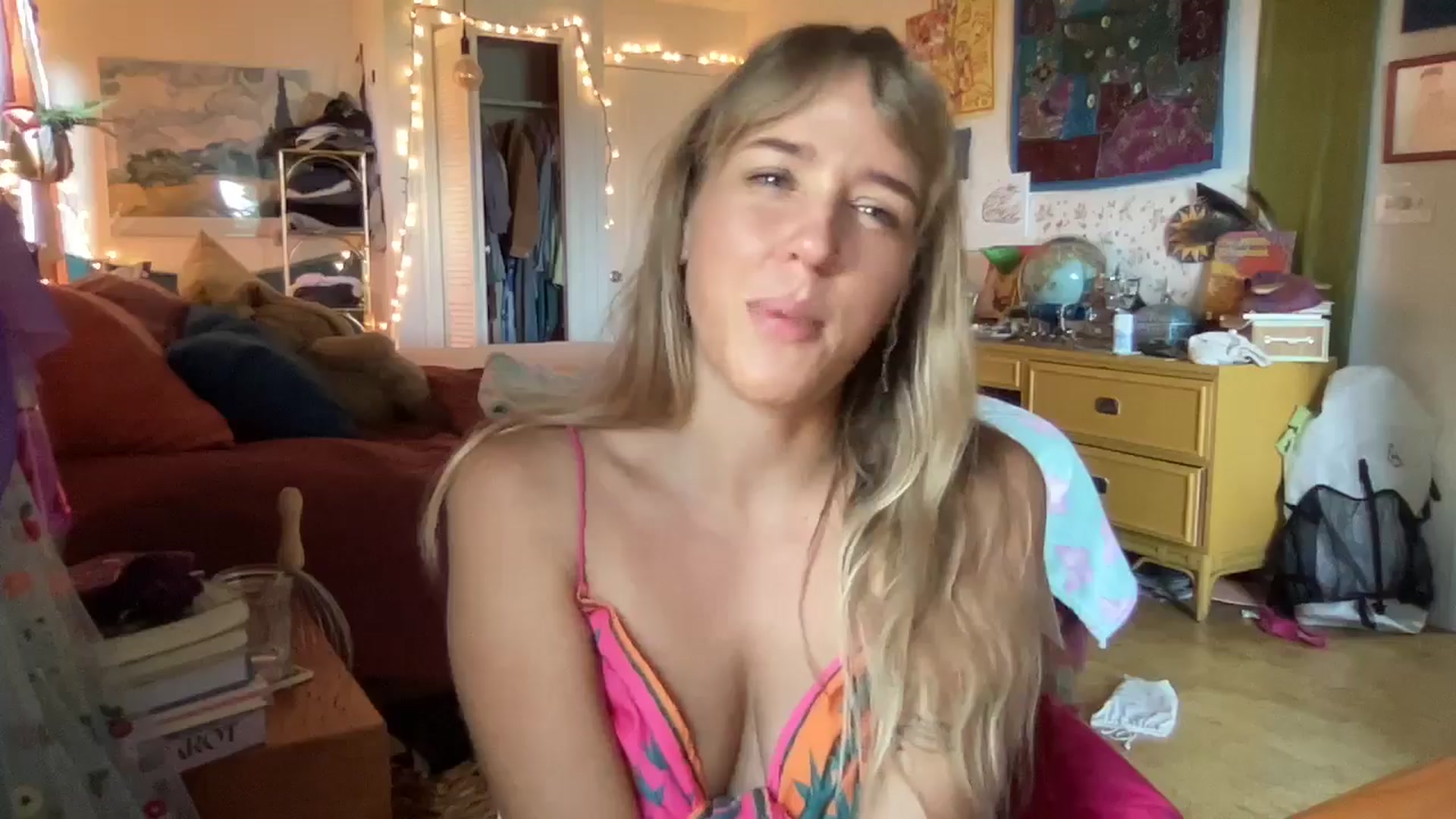 Gallery image thumbnail from PrincessElla_'s myfreecams stream on, 09/25/2024, 19:32 image 3 of 20