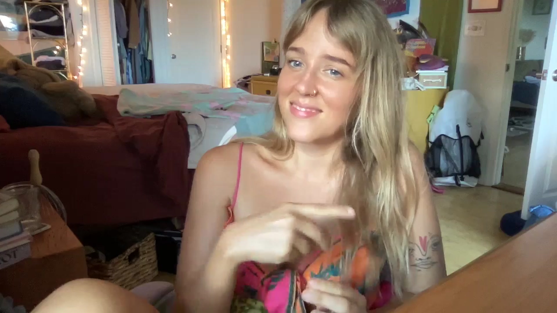 Gallery image thumbnail from PrincessElla_'s myfreecams stream on, 09/25/2024, 19:32 image 15 of 20