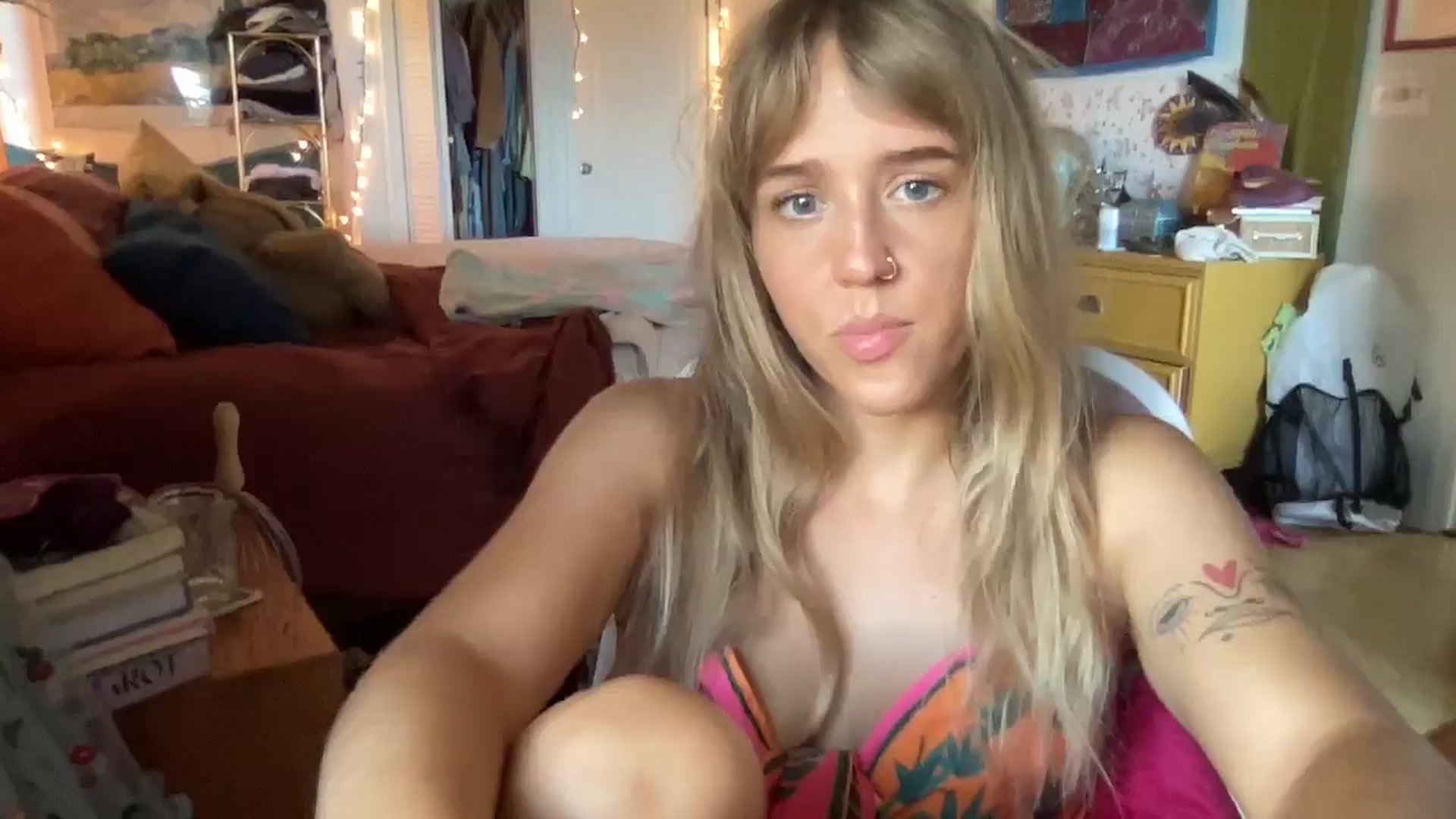 Gallery image thumbnail from PrincessElla_'s myfreecams stream on, 09/25/2024, 19:32 image 5 of 20