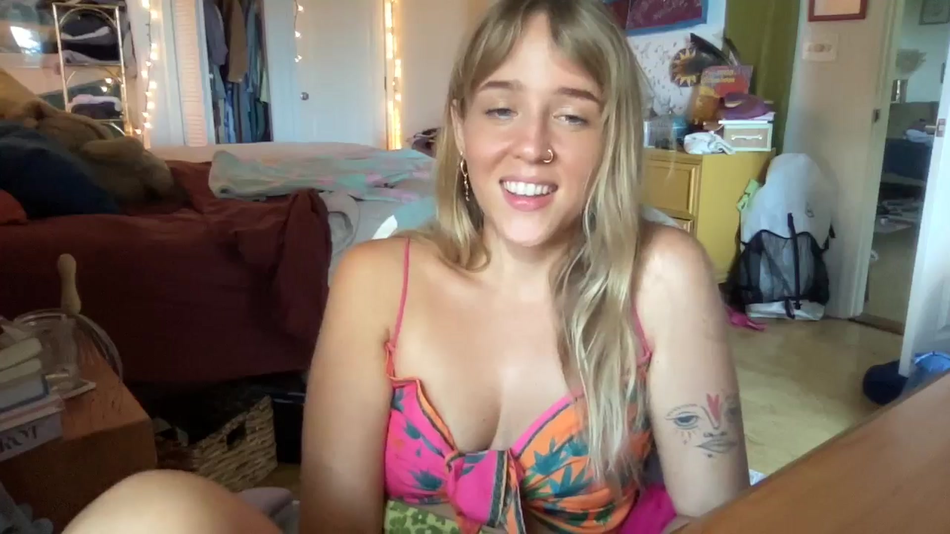 Gallery image thumbnail from PrincessElla_'s myfreecams stream on, 09/25/2024, 19:32 image 14 of 20